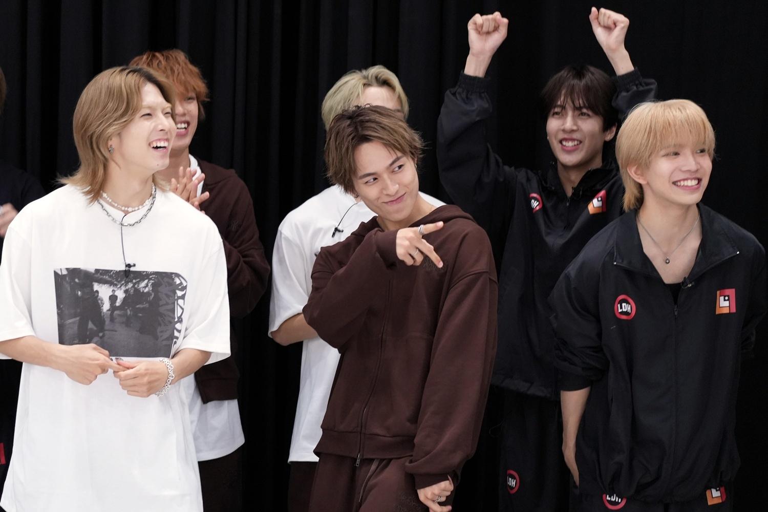 M！LK「好きすぎて滅！」でサイリウムパフォーマンス！光&times;ダンスの融合で魅せる