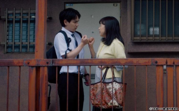 かたせ梨乃 デビュー50年目で“自認16歳美少女”の怪役に挑む。JO1豆原一成を翻弄する「純愛ゆえの狂気」