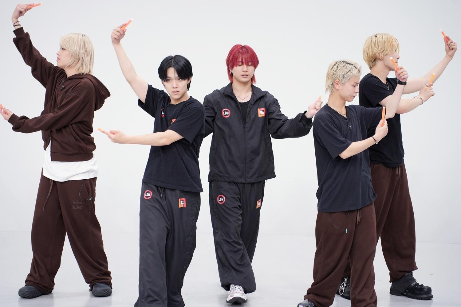 M！LK「好きすぎて滅！」でサイリウムパフォーマンス！光&times;ダンスの融合で魅せる