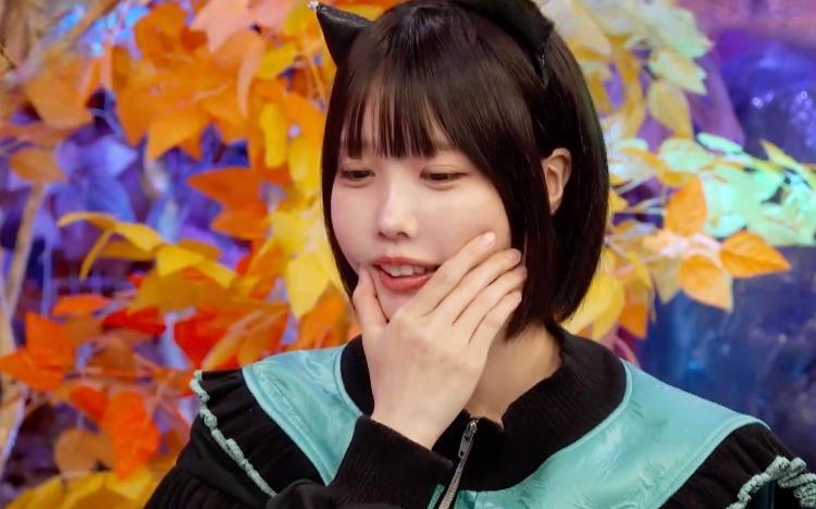 妻をアクスタにして持ち歩く！？大バズりバンドの仰天行動にあのちゃん