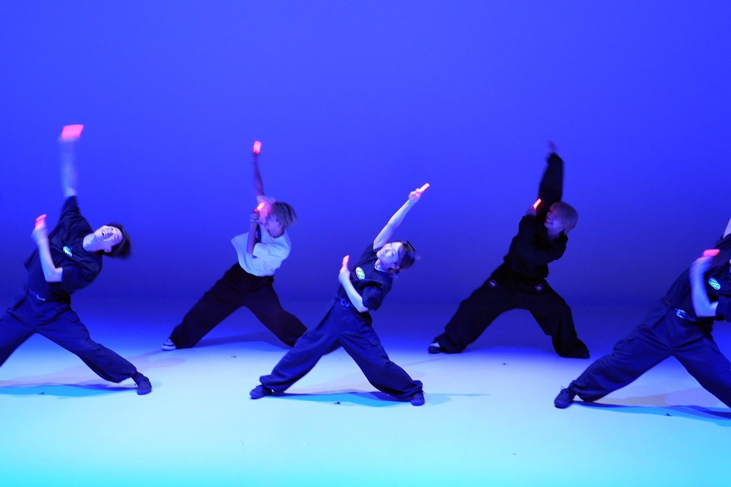 M！LK「好きすぎて滅！」でサイリウムパフォーマンス！光&times;ダンスの融合で魅せる