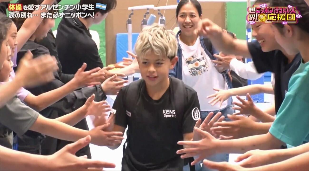 五輪体操金メダリスト・橋本大輝選手との対面にアルゼンチン小学生が感動!鉄棒の特別指導も:世界!ニッポン行きたい人応援団