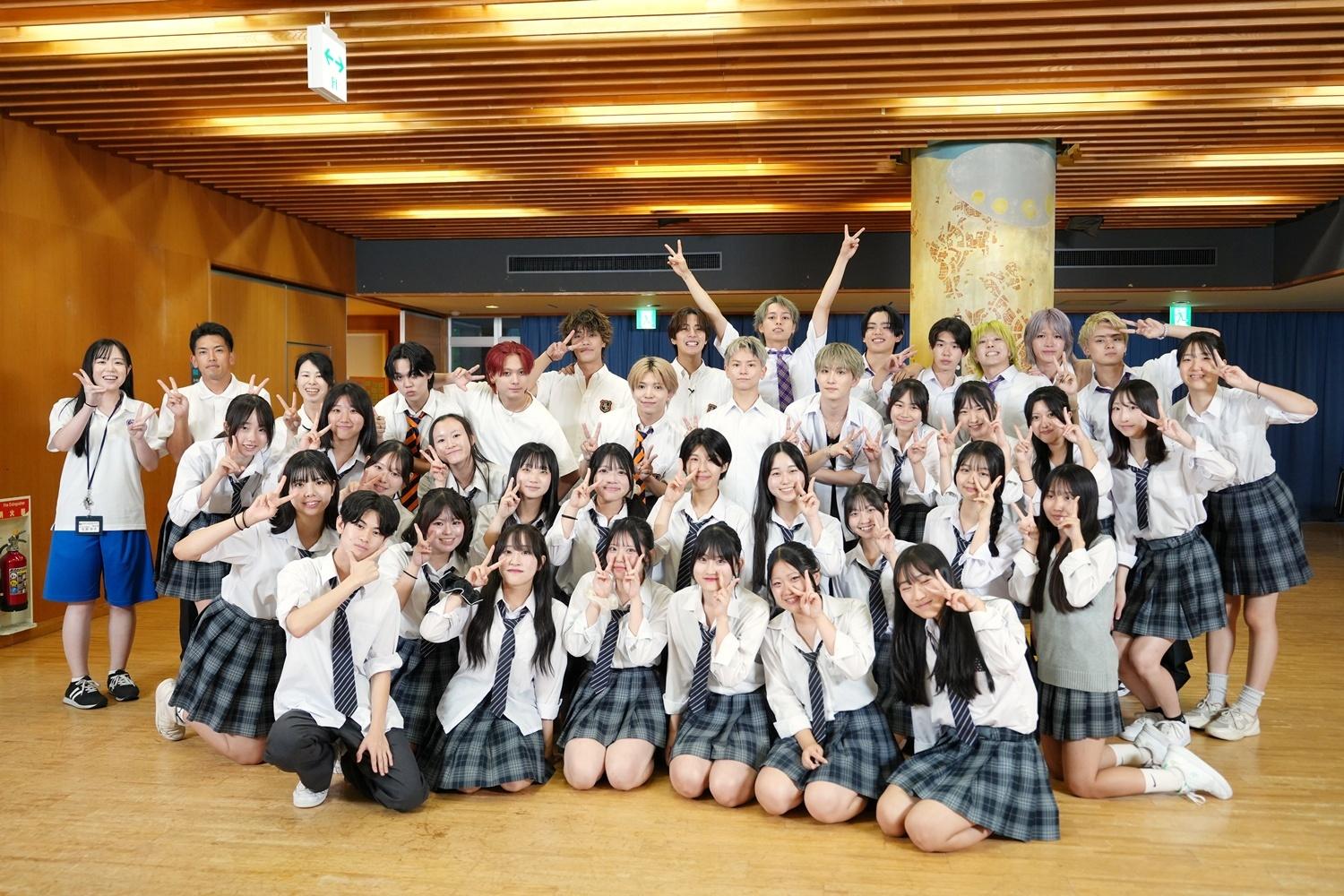 堂本光一さん中学生時代（制服姿）個人撮影の写真と直筆返信ハガキです。