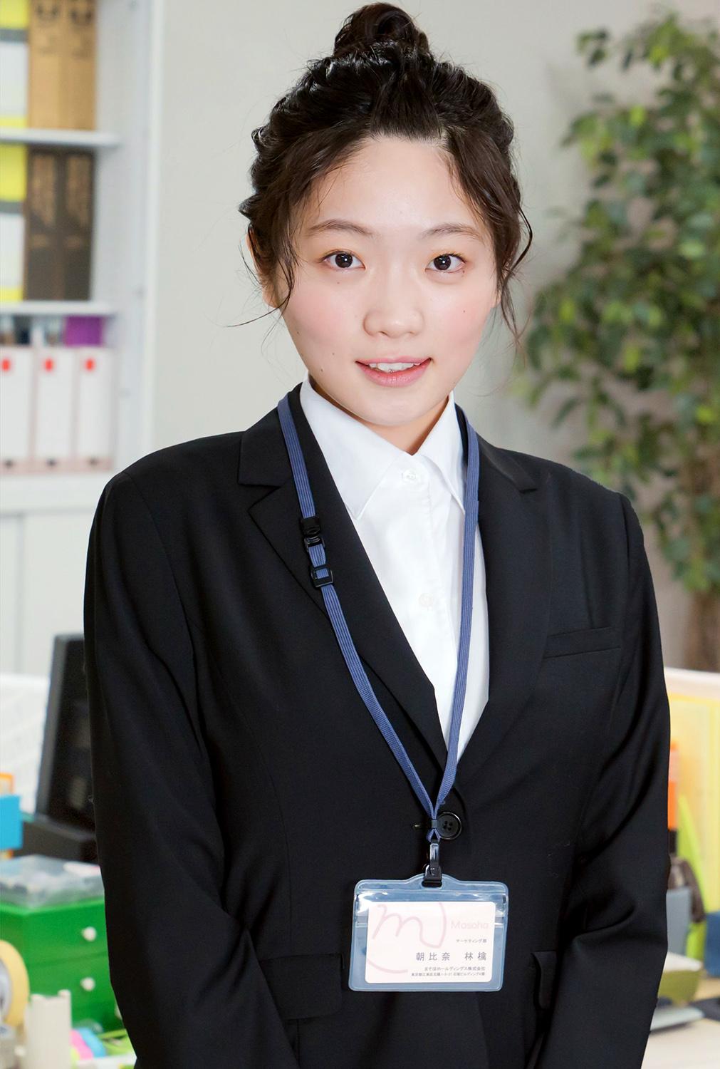 <span style="color: #222222; font-family: Arial, Helvetica, sans-serif; font-size: small;">©「メンタル強め美女白川さん」製作委員会</span> 東野絢香様