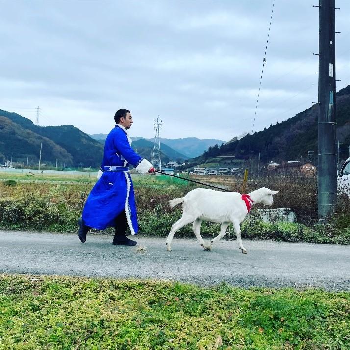 ヤギと大悟_ロケ写真