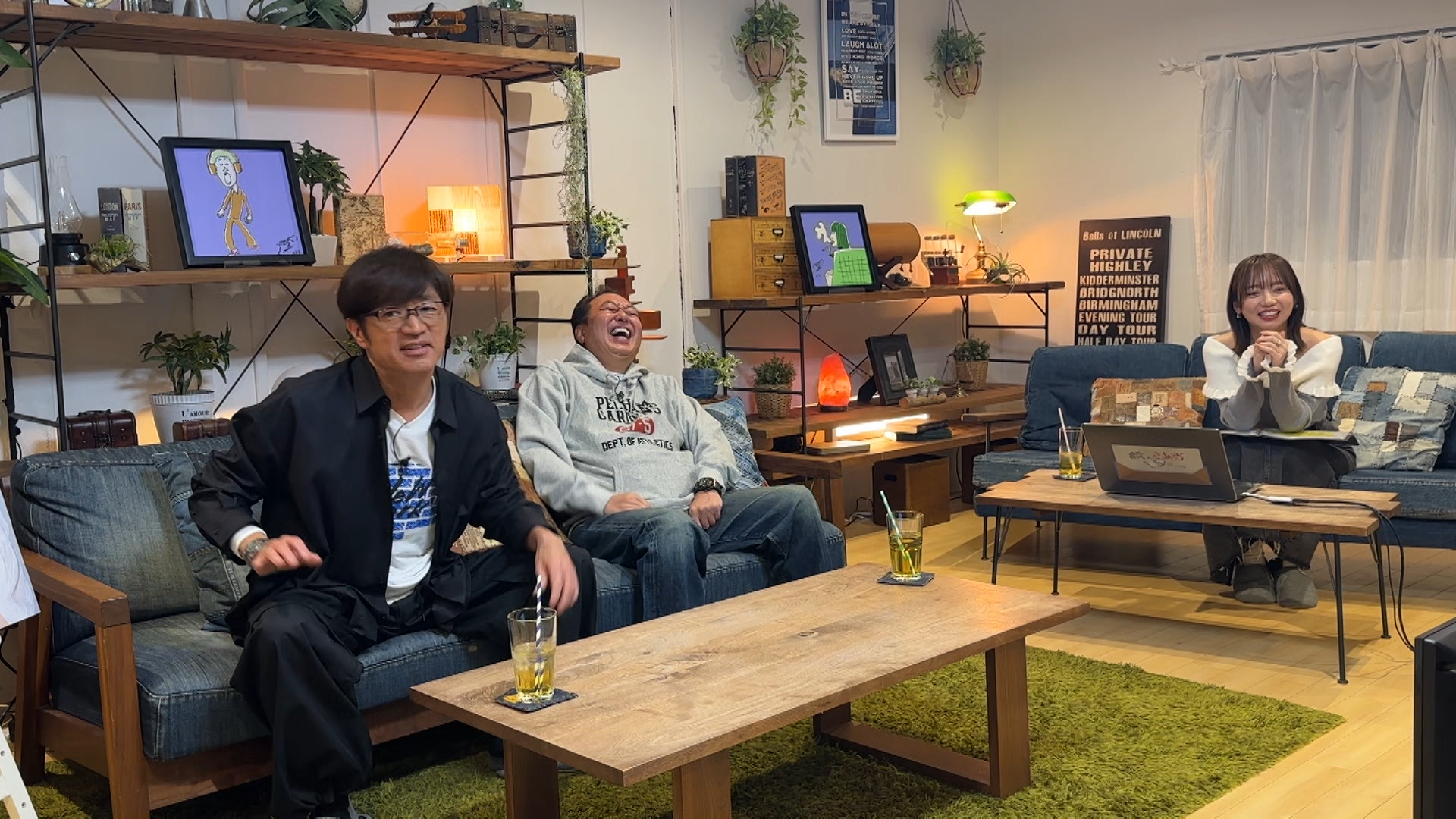 収録日にテレ東アナウンサーのスケジュールが誰も合わず・・・急遽、進行役のアシスタントとして齊藤京子が参戦！？