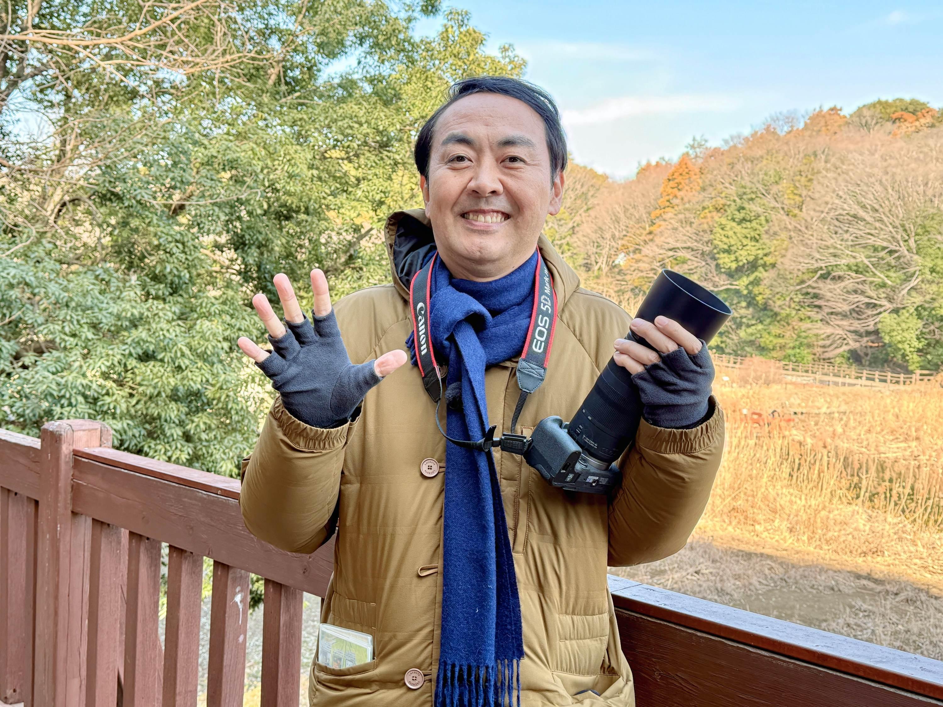 「野鳥を見る田中」１S
