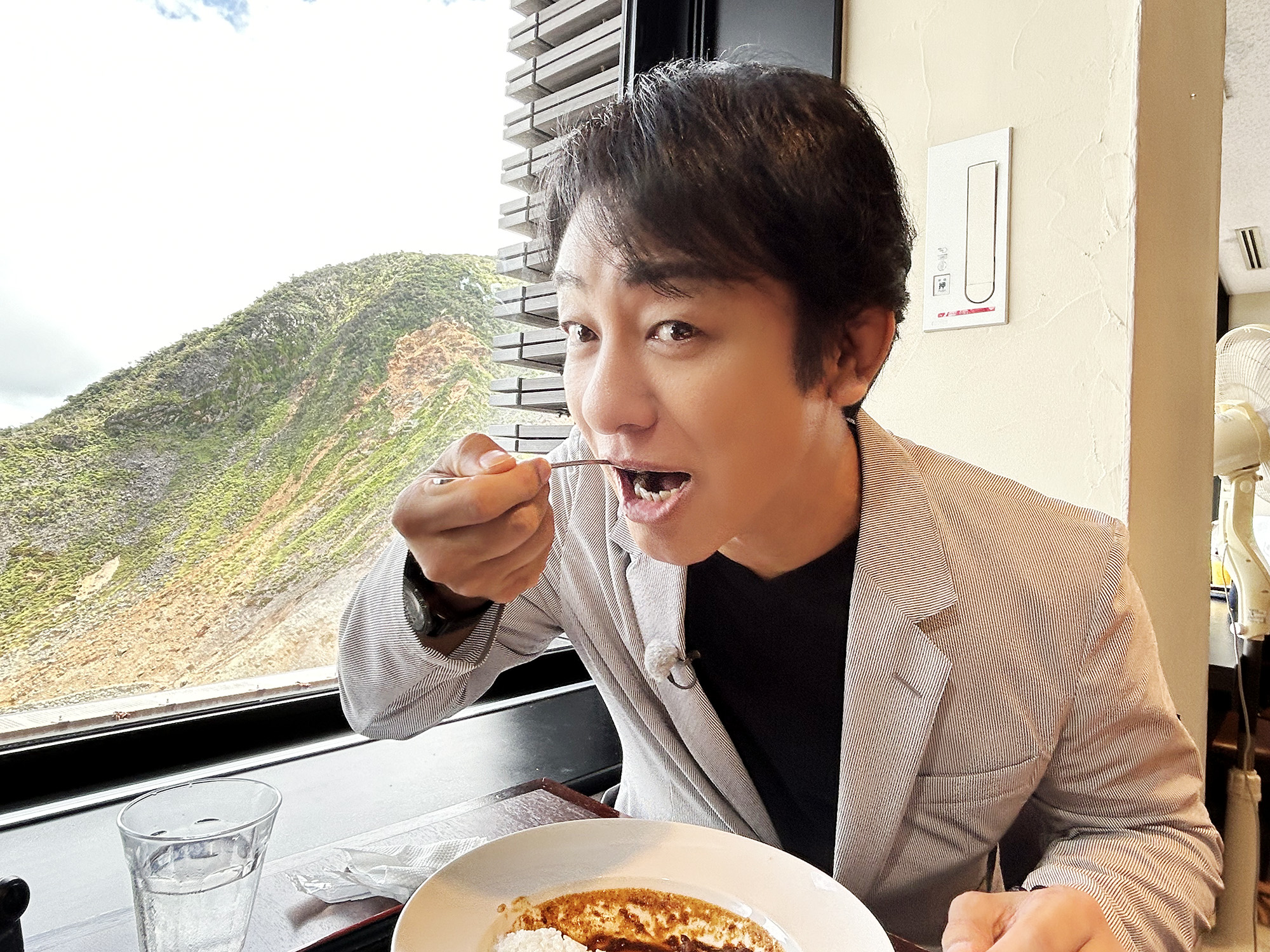 ⒸBSテレ東 「片岡愛之助の日本全国ぷらっとはしごカレー旅」別カット