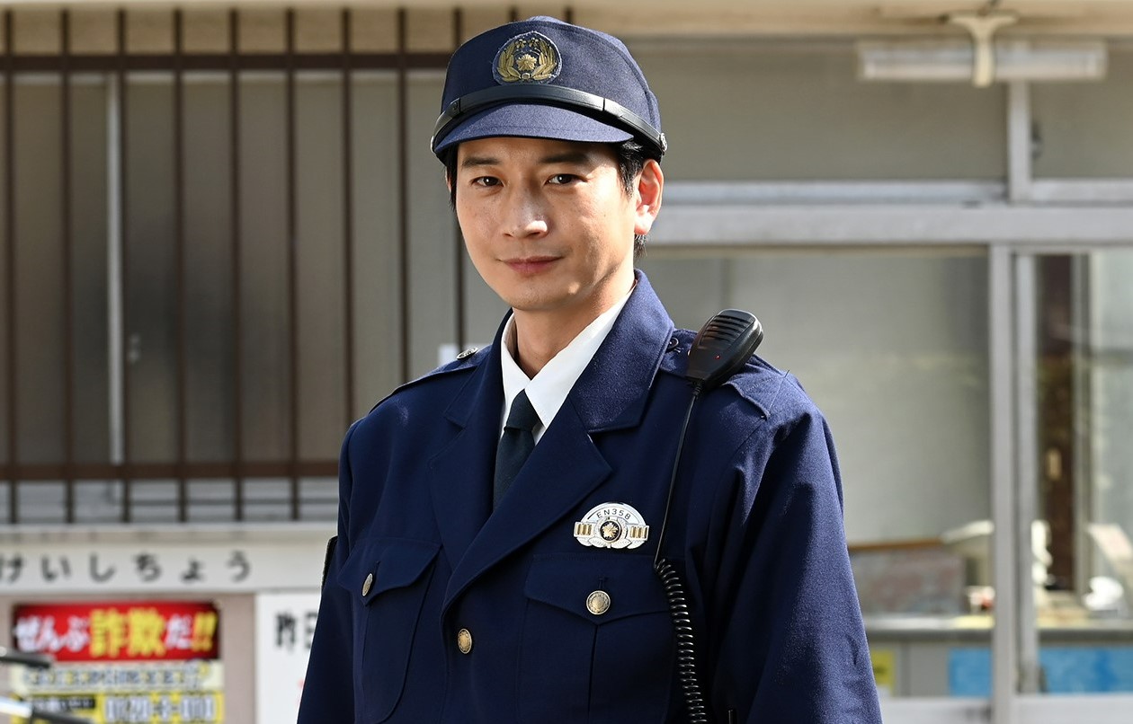 テレビ東京×WOWOWの初タッグで送るクライム・エンターテインメント― “詐欺師K”その正体は詐欺師を狙うダークヒーローか？それとも悪か ？―正義の“警察官”が“詐欺師”⁉―主演・向井理が、二つの顔を持つ主人公に―