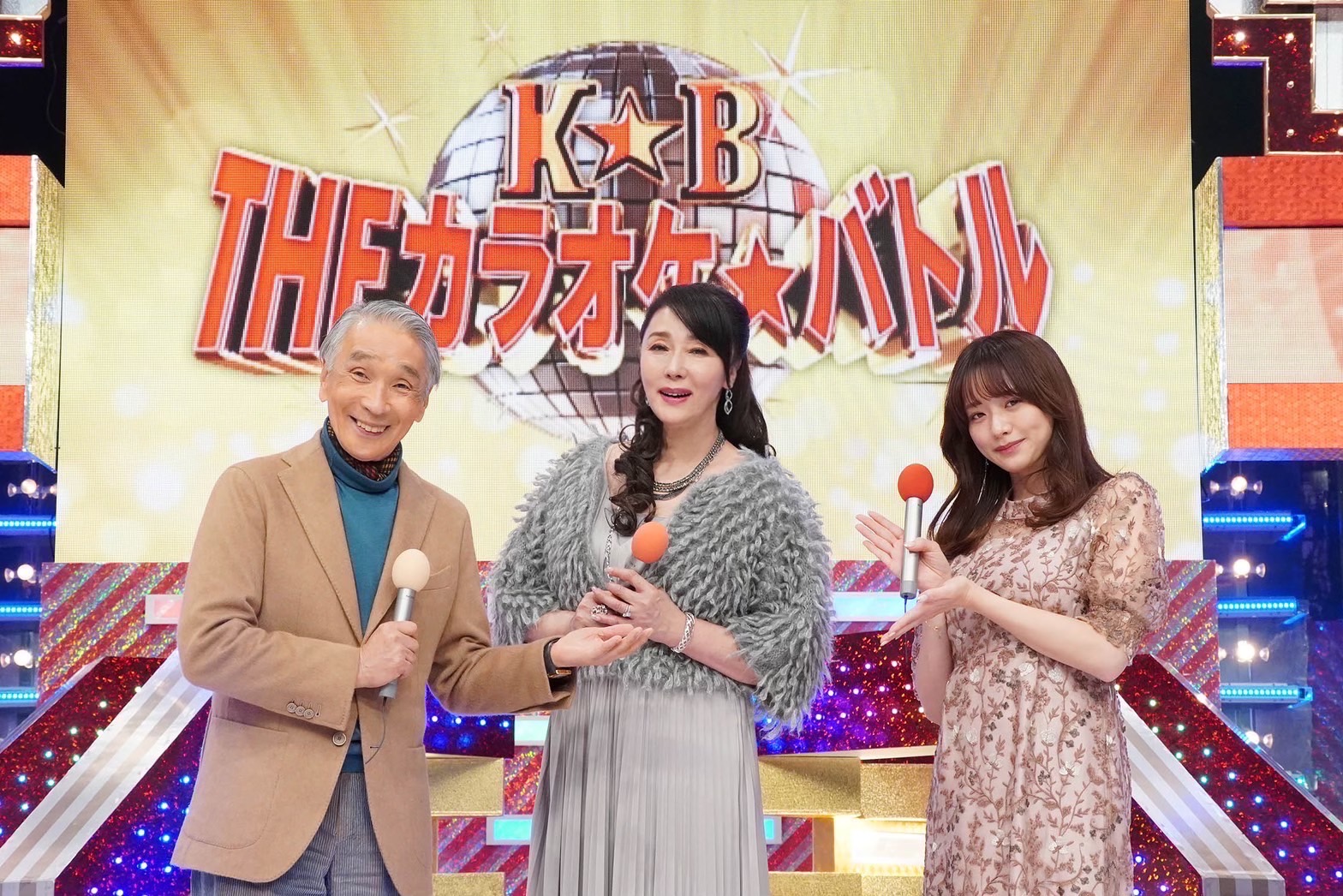 12 月 25 日（日）夜 6 時 30 分放送 3 時間半 SP！「THEカラオケ★バトル」＜年間チャンピオン 2022 決定戦＞柳原可奈子の代打ＭＣは、豪華ゲストＭＣが回替わりで出演！本日放送回の代打MCは、浅野ゆう子！