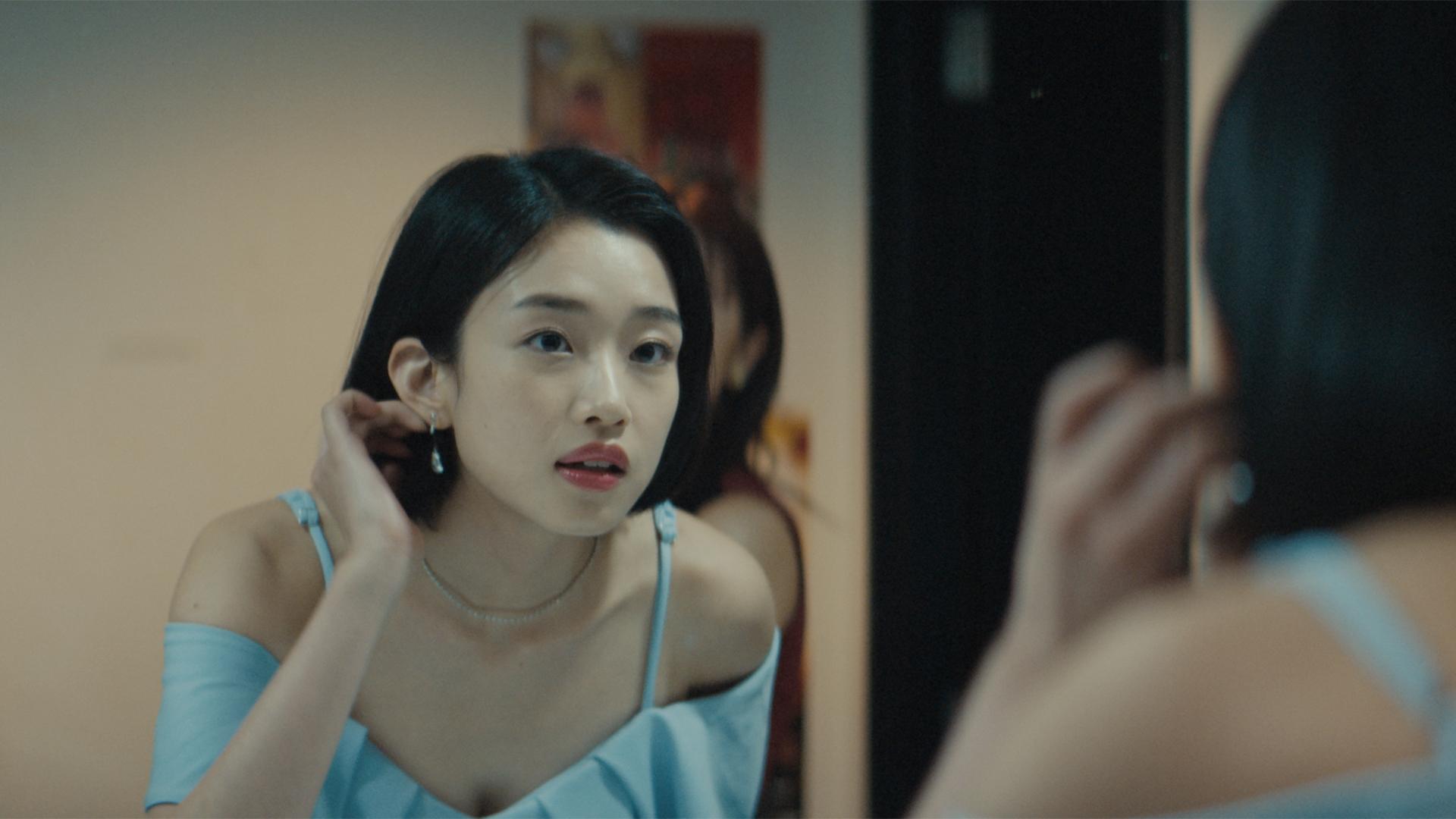 河合優実×坂東龍汰　W主演　ドラマ「RoOT / ルート」潜入捜査！玲奈(河合優実)＆花音(寺本莉緒)がキャバ嬢姿でおもてなし？謎多きタクシー運転手（篠原篤）に急接近‼第5話場面写真到着！ここからの見どころは！？プロデューサーからのコメントも合わせて解禁‼