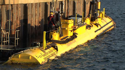 “潜水艦”型　潮の流れで発電