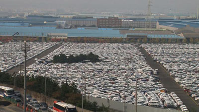 輸出を待つ自動車の“波”