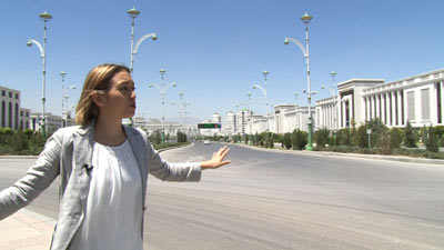 トルクメニスタンを取材するＳＨＥＬＬＹ