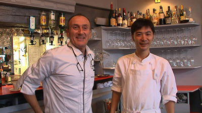 フランスのビストロで仕事をする日本の料理人