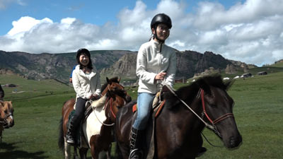 遊牧民生活を体験するモンゴルツアー