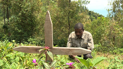 雷で家族を亡くしたルワンダ人男性
