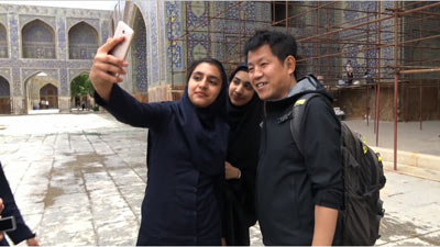 「親日」イランの女子高生