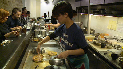 パリで人気のお好み焼き店