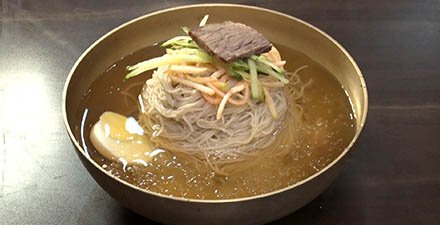 大人気！本場の「平壌冷麺」