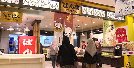 日本式のパンを売る　インドネシアのパン屋