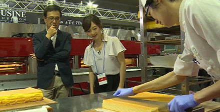 日本の人気機械メーカーを取材する　ナビゲーターの鎌田