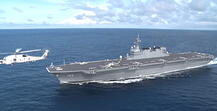 海上自衛隊のヘリ搭載型護衛艦「かが」