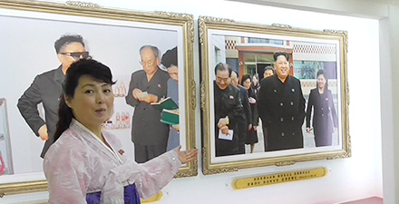 北朝鮮の化粧品工場の案内人