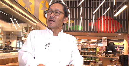 ロンドンで日本食店を経営する徳峰さん